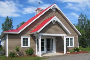 Contours de portes et fenêtres et ornements de pignon