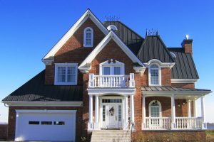 Contours de portes et fenêtres taillés sur mesure et faits de polyuréthane