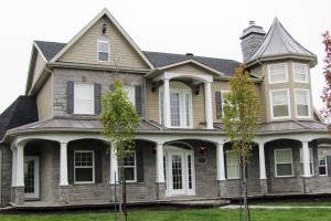 Colonnes faites de PVC, fabriquées sur mesure et garanties 30 ans