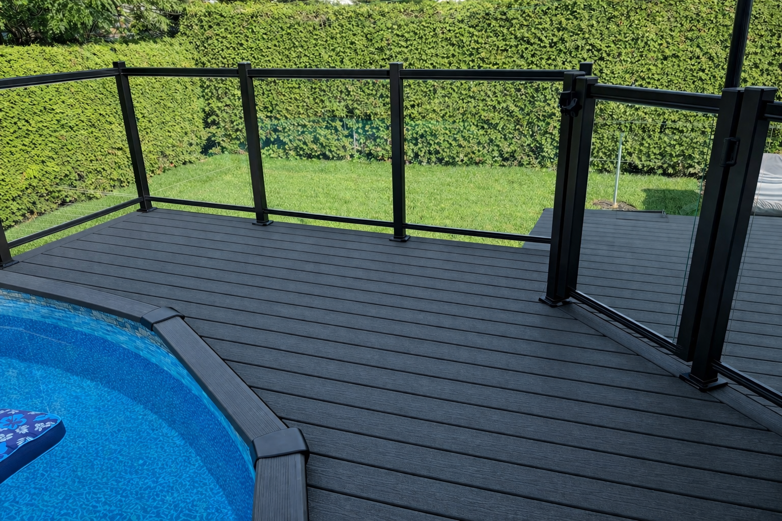 Composite Pool Deck in Saint-Hyacinthe | Modern Glass Railing